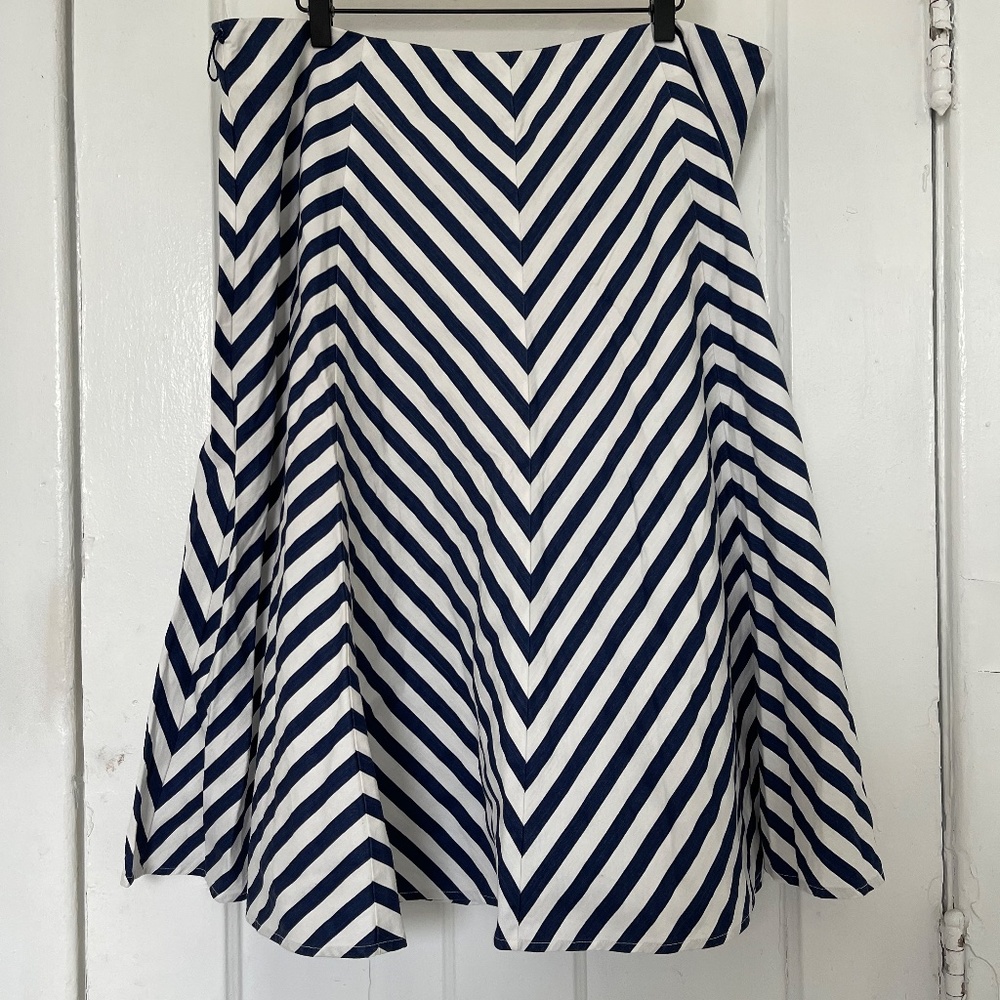 Jones New York Signature Navy and White Chevron Stripe Skirt 16